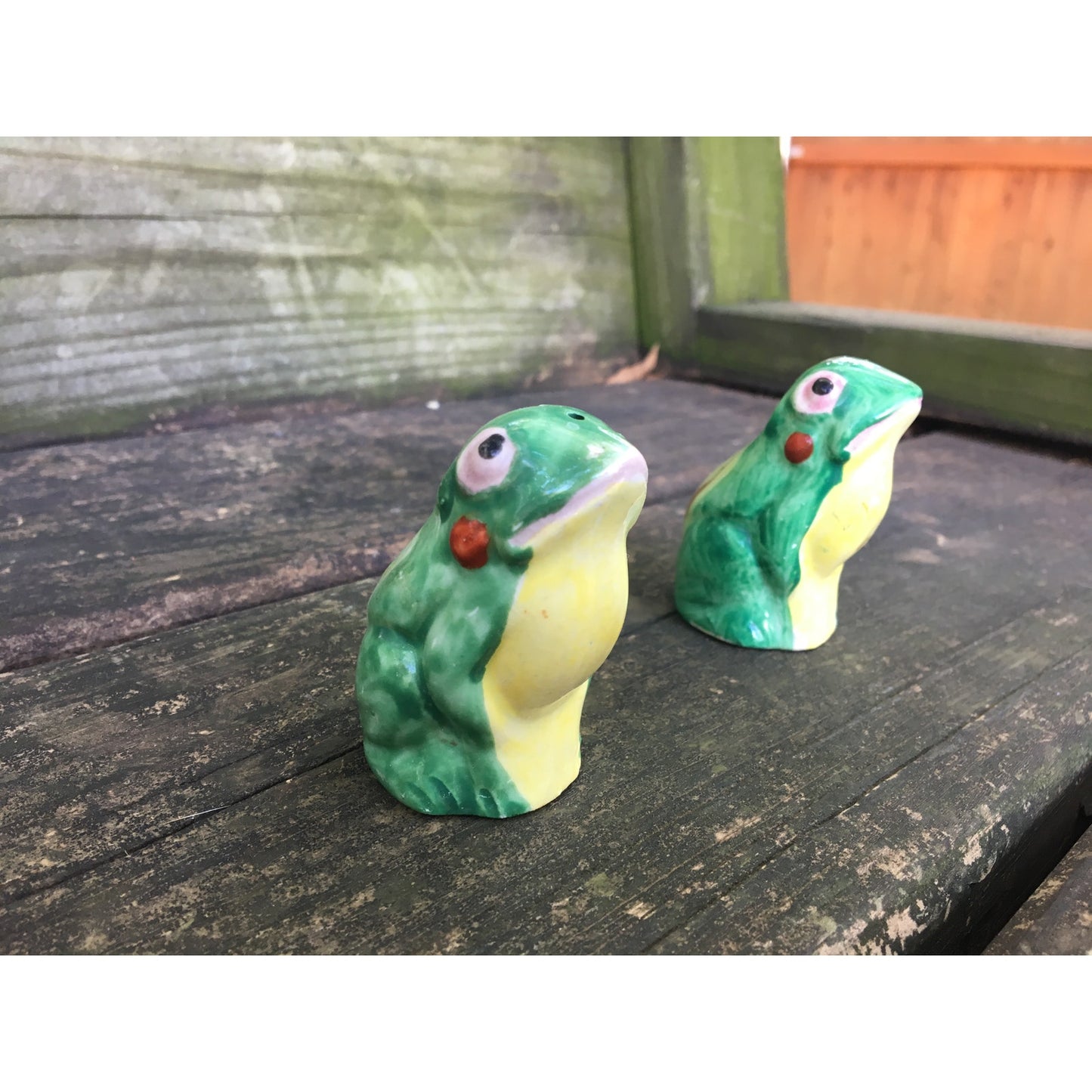 vintage frog ceramic Salt and Pepper small Shaker Set Made in Japan green yellow
